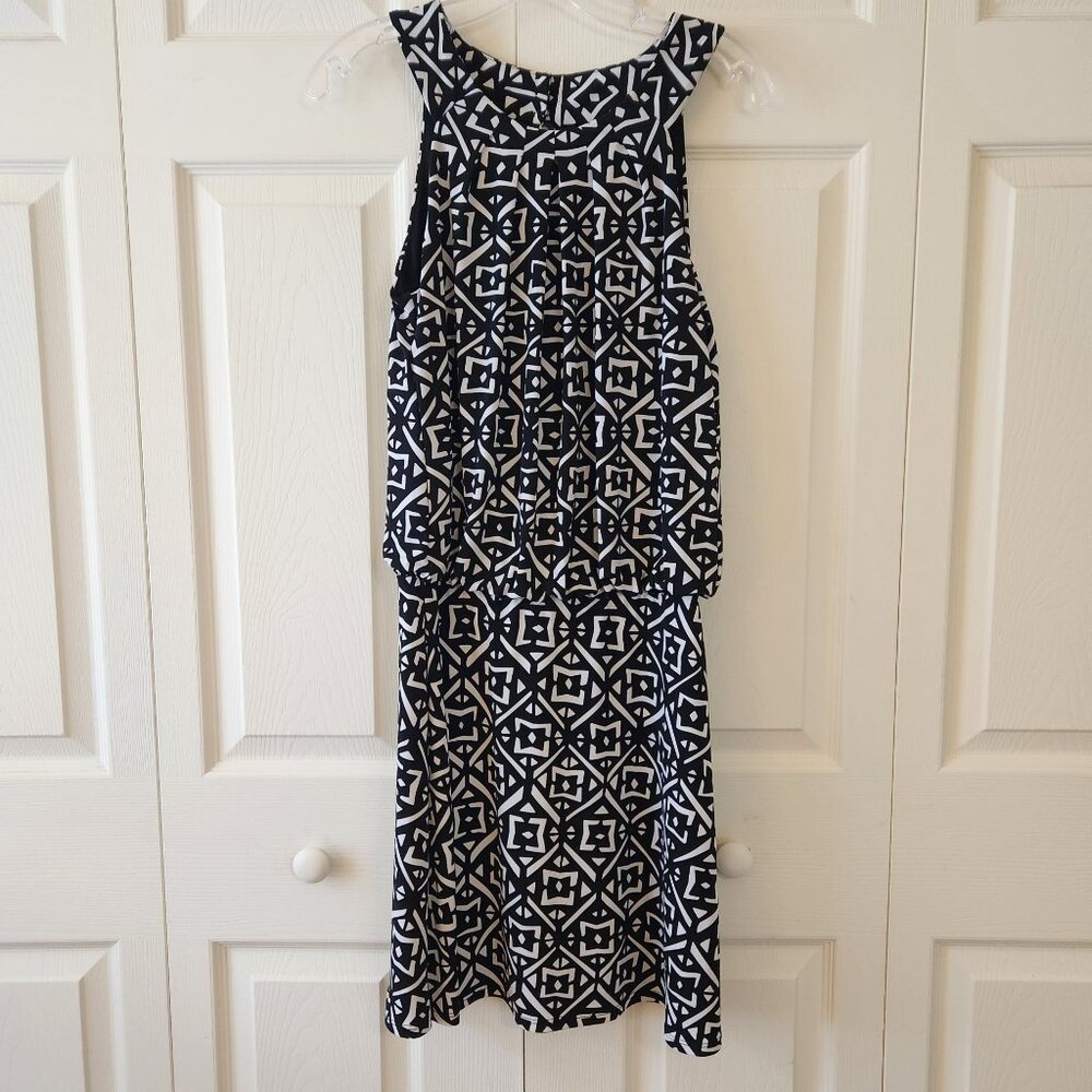 White House Black Market Black / White Geometric Print Sleeveless Dress Size 4